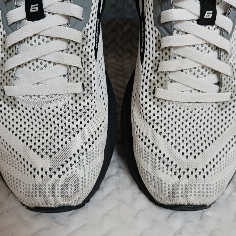 Brooks Revel 6 White Black Women's Walking Running Sneakers Shoes Size 7